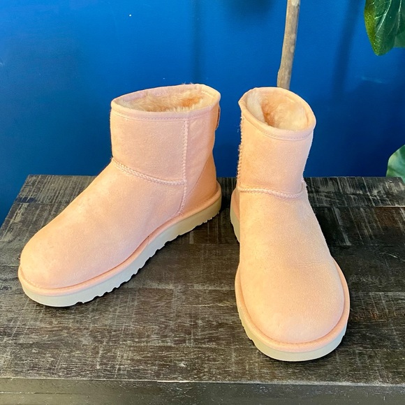 UGG CLASSIC MINI II BOOT - Picture 2 of 6